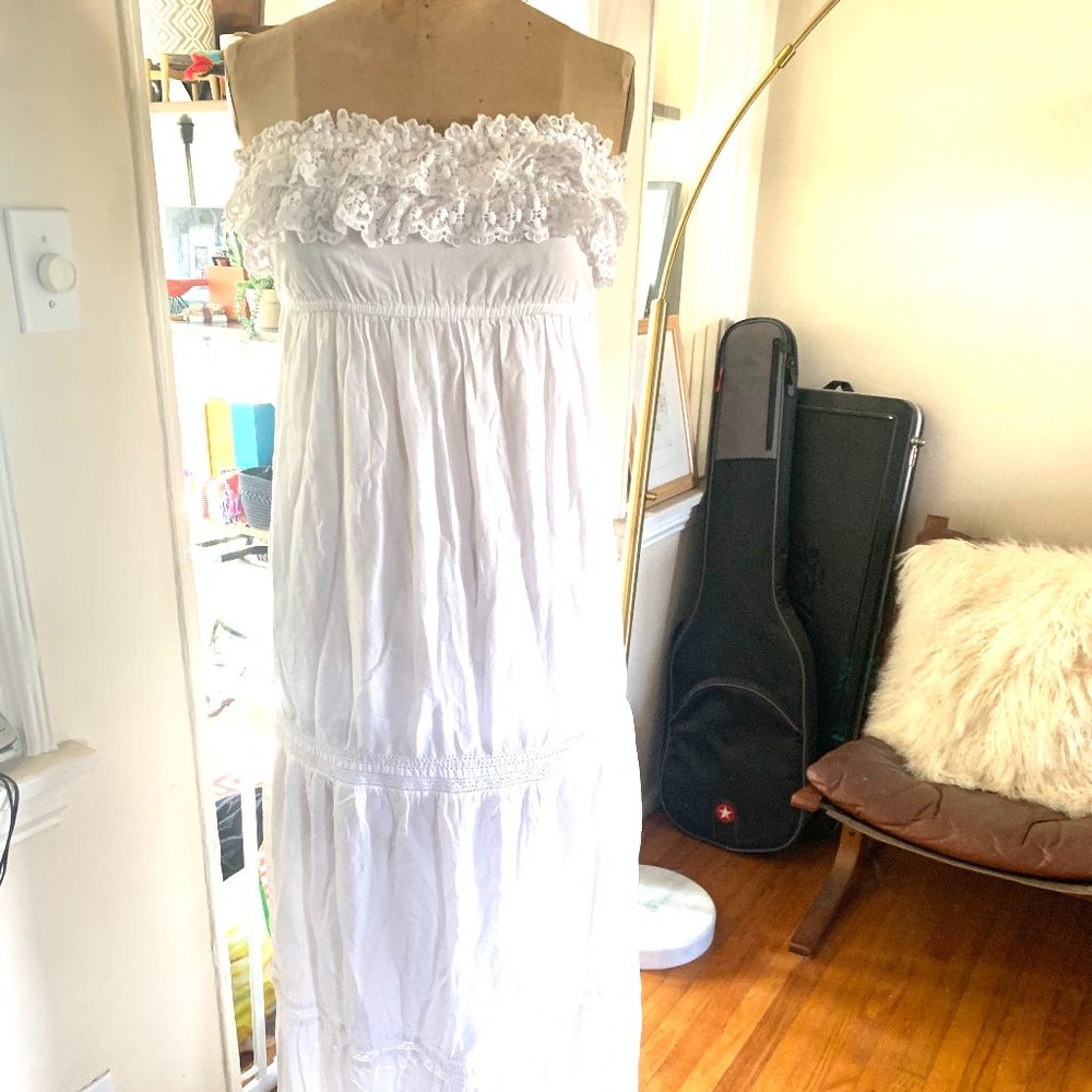 Women's Strapless White Cotton Maxi Tube Dress With Ruffled Bust